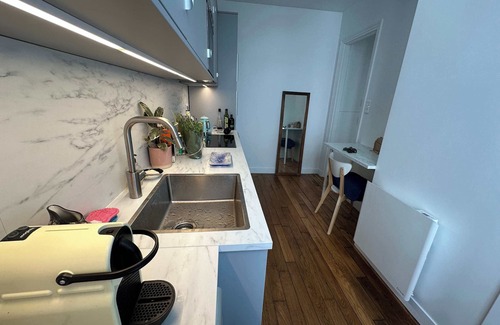 Quartier de Rochechouart Apartment | Nice 2P with Wifi 10 min walk from Montmartre