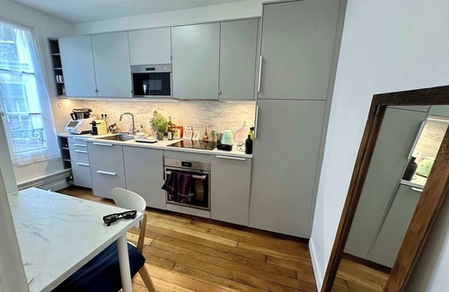 Quartier de Rochechouart Apartment | Nice 2P with Wifi 10 min walk from Montmartre