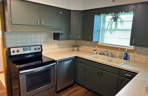 Enid House | Nice 3 Bedroom, 1.5 bathroom Chickasaw House