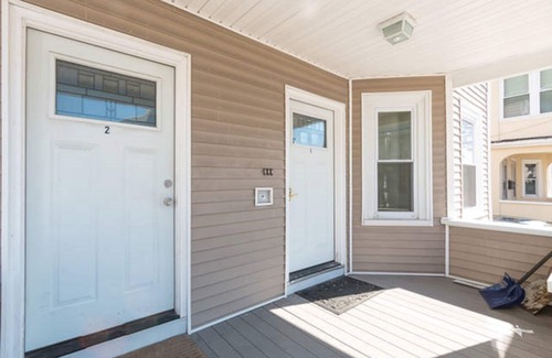 East Somerville Apartment | Nice 3 Bedroom Home Perfect for Access to Central Boston and Cambridge