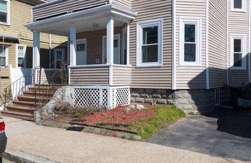 East Somerville Apartment | Nice 3 Bedroom Home Perfect for Access to Central Boston and Cambridge