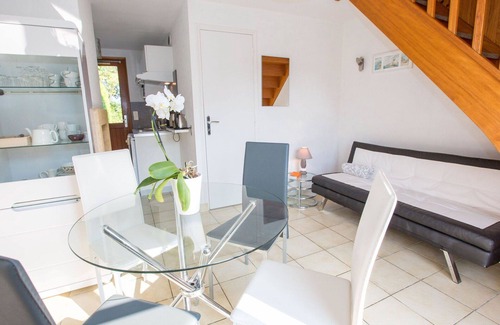 Saint-Jouan-des-Guerets Apartment | Nice apartment for 4 people with WIFI, pool, TV, terrace and parking