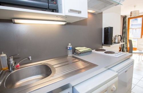 Saint-Jouan-des-Guerets Apartment | Nice apartment for 4 people with WIFI, pool, TV, terrace and parking