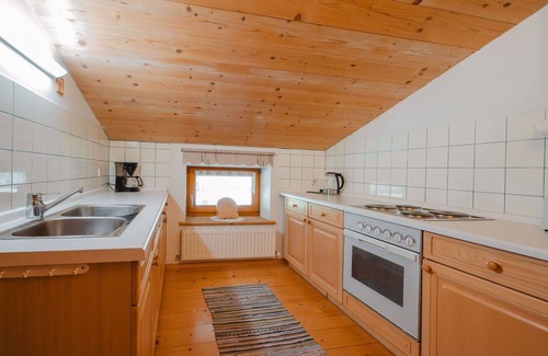 Sankt Martin bei Lofer Villa | Nice apartment in villa for 3 guests with TV and balcony