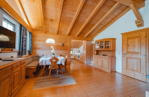 Sankt Martin bei Lofer Villa | Nice apartment in villa for 3 guests with TV and balcony