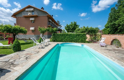 Castagnole delle Lanze Apartment | Nice apartment for 4 people with pool, WIFI, A/C, TV, patio and parking