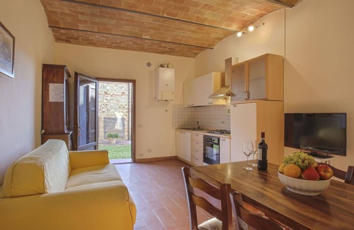Tavarnelle Val di Pesa Apartment | Nice apartment for 4 guests with pool, WIFI, TV, patio, pets allowed and panoramic view