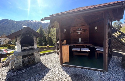 Muhlbach im Pinzgau Apartment | Nice apartment for 8 people with WIFI, TV, terrace, pets allowed, panoramic view and parking
