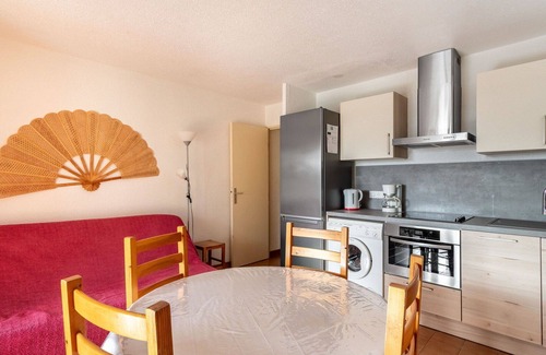 Rayol-Canadel-sur-Mer Apartment | Nice apartment for 3 people with WIFI, A/C, TV, patio and pets allowed