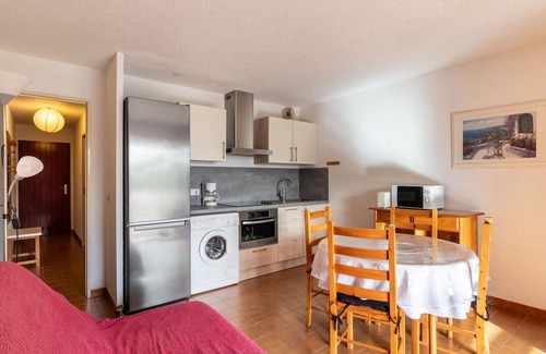 Rayol-Canadel-sur-Mer Apartment | Nice apartment for 3 people with WIFI, A/C, TV, patio and pets allowed