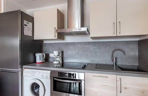 Rayol-Canadel-sur-Mer Apartment | Nice apartment for 3 people with WIFI, A/C, TV, patio and pets allowed