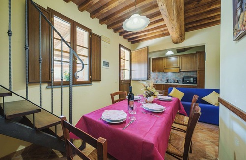 Orentano Apartment | Nice apartment for 5 people with WIFI, A/C, pool, TV and patio