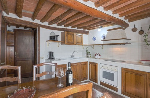 Castellina in Chianti Villa | Nice apartment in villa for 4 guests with WIFI, pool, TV, patio, pets allowed and panoramic view