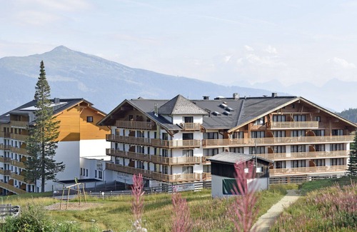 Katschberg Apartment | Nice apartment for 4 people with WIFI, pool, TV, balcony, pets allowed and panoramic view