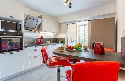 Saint-Laurent-du-Var Apartment | Nice apartment for 6 people with WIFI, A/C, pool, TV, patio, pets allowed and parking