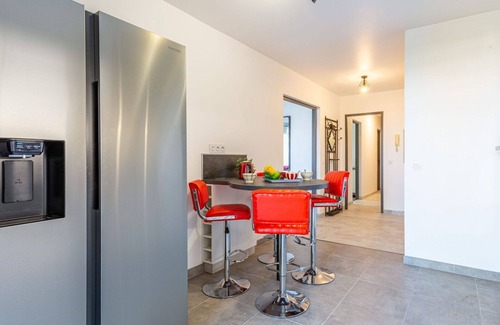 Saint-Laurent-du-Var Apartment | Nice apartment for 6 people with WIFI, A/C, pool, TV, patio, pets allowed and parking