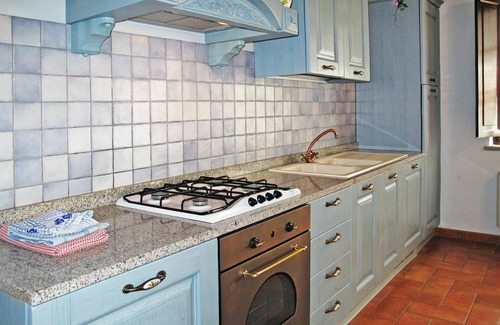 Rigutini Apartment | Nice apartment for 2 people with A/C, WIFI, pool, TV, patio, pets allowed and parking