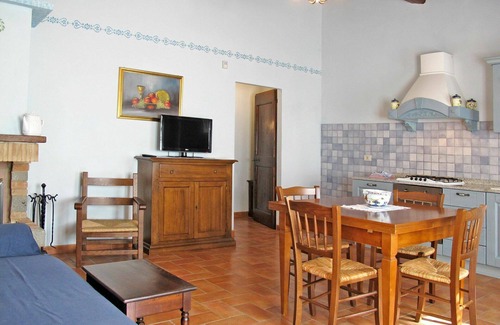 Rigutini Apartment | Nice apartment for 2 people with A/C, WIFI, pool, TV, patio, pets allowed and parking