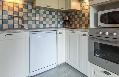 Saint-Sorlin-d'Arves Apartment | Nice apartment well located 10O m from the slopes, ski rental on site