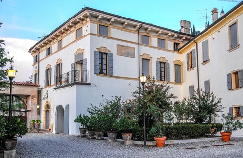 Colognola ai Colli Apartment | Nice apartment for 8 guests with A/C, pool, WIFI, TV and parking, close to Verona