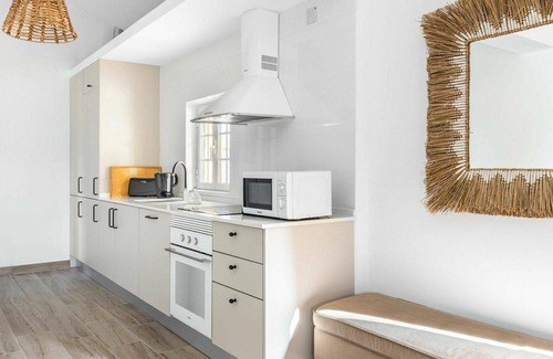 Sao Martinho Villa | Nice apartment in villa for 4 guests with A/C, pool, WIFI, TV, terrace and parking