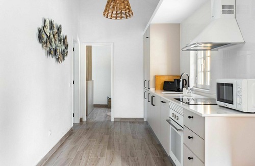 Sao Martinho Villa | Nice apartment in villa for 4 guests with A/C, pool, WIFI, TV, terrace and parking
