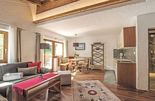 Innsbruck Apartment | Nice apartment for 2 guests with TV, balcony, pets allowed and parking
