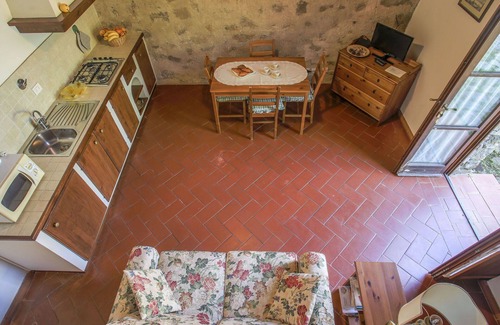 Sesto Fiorentino Villa | Nice apartment in villa for 3 guests with WIFI, pool, TV, pets allowed and parking