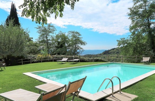Sesto Fiorentino Villa | Nice apartment in villa for 3 guests with pool, WIFI, TV, patio, pets allowed and parking
