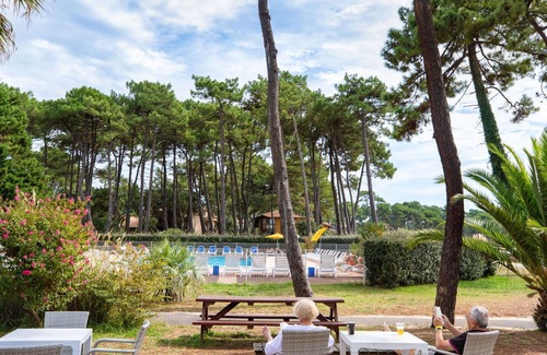 Vieux-Boucau-les-Bains Apartment | Nice apartment for 6 guests with pool, WIFI, TV, terrace and pets allowed