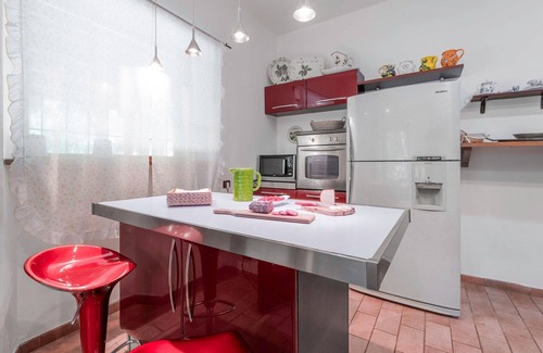 Monteriggioni Apartment | Nice apartment for 4 guests with pool, WIFI, TV, veranda and parking, close to Siena
