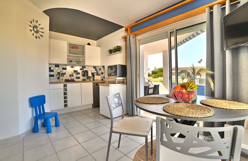 La Cotiniere Apartment | Nice apartment for 4 guests with WIFI, pool, TV, terrace and pets allowed