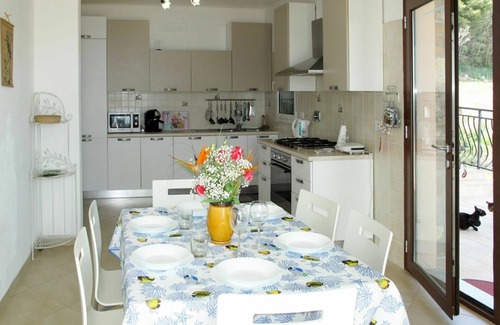 Pantai Apartment | Nice apartment for 7 people with TV, terrace and parking