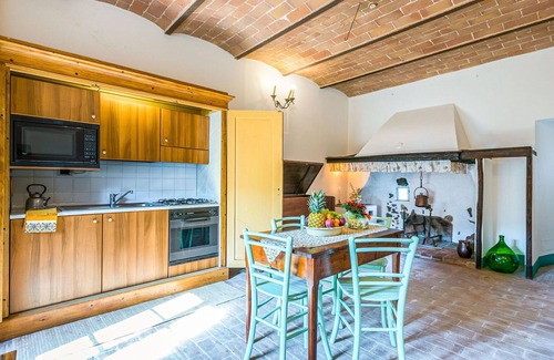 Stigliano Apartment | Nice apartment for 10 people with WIFI, TV, patio, pets allowed, panoramic view and parking