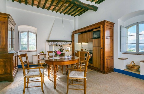 Stigliano Apartment | Nice apartment for 10 people with WIFI, TV, patio, pets allowed, panoramic view and parking