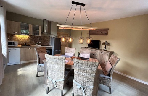 Grossschoenau Apartment | Nice apartment for 12 guests with WIFI, hot tub, TV, patio and pets allowed