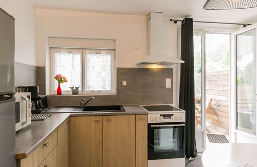 Locquirec Apartment | Nice apartment for 2 guests with WIFI, TV, terrace and pets allowed