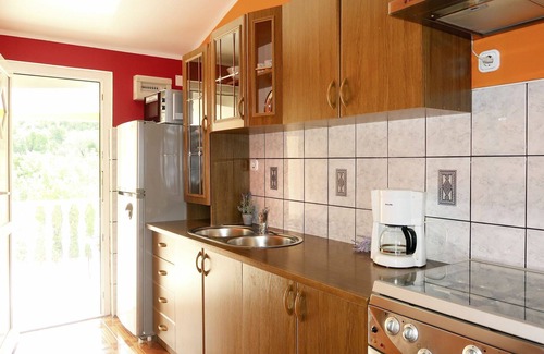 Prizna Apartment | Nice apartment for 2 people with WIFI, A/C, TV, terrace and parking
