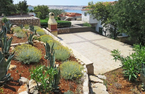 Prizna Apartment | Nice apartment for 2 people with WIFI, A/C, TV, terrace and parking