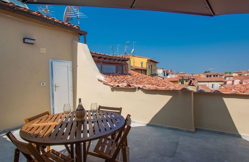 Pisa City Centre Apartment | Nice apartment for 2 people with WIFI, A/C, TV, terrace and pets allowed