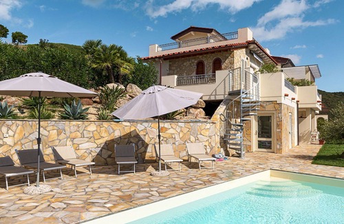 Lacona Apartment | Nice apartment for 3 guests with WIFI, pool, A/C, TV, terrace and parking