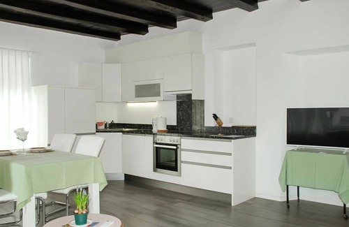 Vira Apartment | Nice apartment for 3 guests with WIFI, pool, TV and patio
