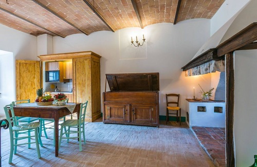 Stigliano Apartment | Nice apartment for 3 guests with WIFI, TV, patio, pets allowed, panoramic view and parking