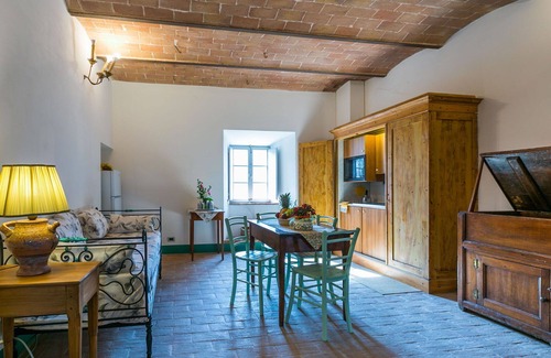 Stigliano Apartment | Nice apartment for 3 guests with WIFI, TV, patio, pets allowed, panoramic view and parking
