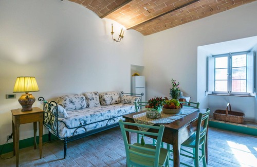 Stigliano Apartment | Nice apartment for 3 guests with WIFI, TV, patio, pets allowed, panoramic view and parking