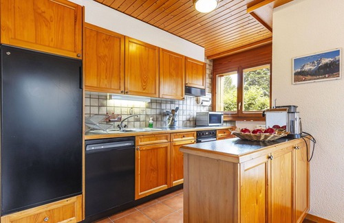 Champery Apartment | Nice apartment for 4 guests with WIFI, TV, balcony and panoramic view