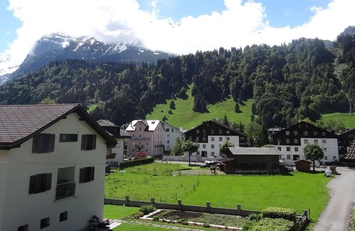 Engelberg Apartment | Nice apartment for 4 guests with WIFI, TV, balcony, pets allowed and parking