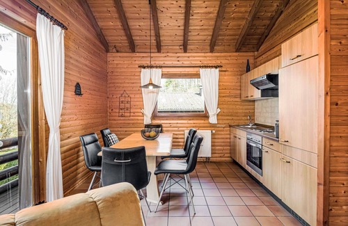 Schoenecken Apartment | Nice apartment for 4 guests with WIFI, TV, patio, pets allowed and parking
