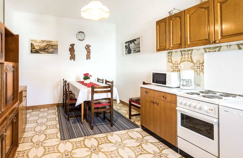 Donji Kraj Apartment | Nice apartment for 4 guests with WIFI, A/C, TV, terrace, pets allowed and parking
