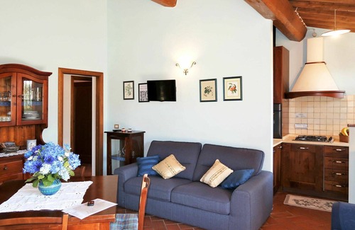 Bucine Apartment | Nice apartment for 4 guests with pool, WIFI, TV, terrace, pets allowed and parking